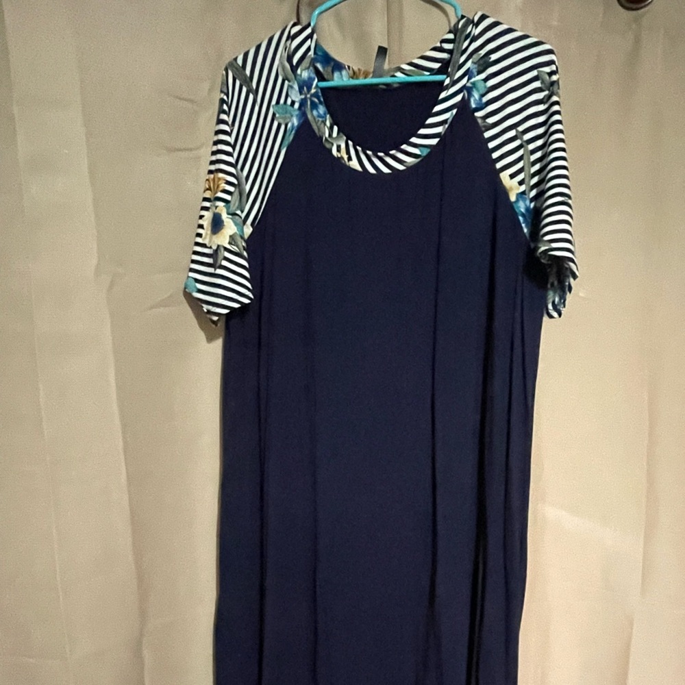 Piphany - XL - Navy blue with floral sleeves